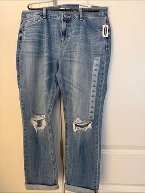 Old Navy Boyfriend Jeans in Light Blue Wash with Knee Distressing NWT